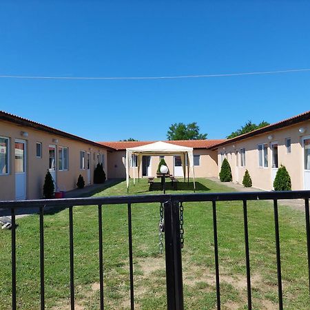Krimski Bungalows 比亚拉 外观 照片